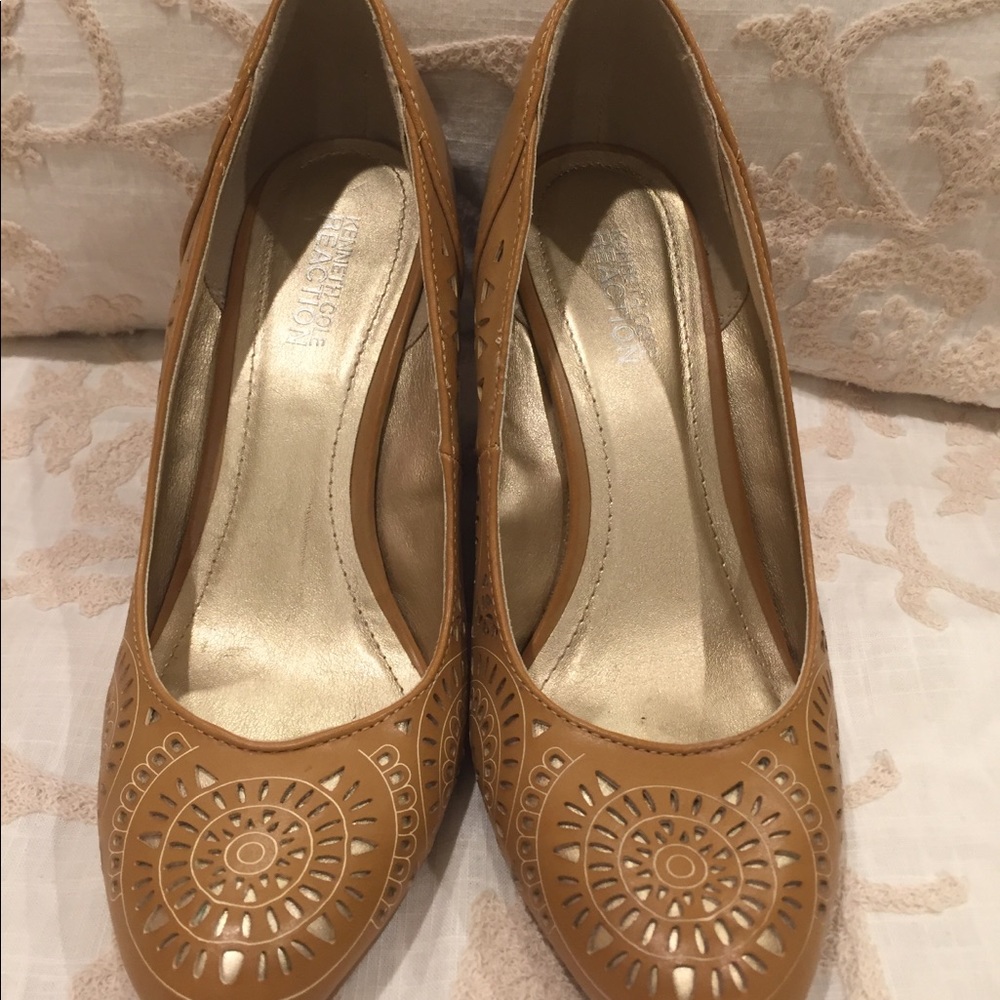 Kenneth Cole Tan And Gold Laser-cut Wedges